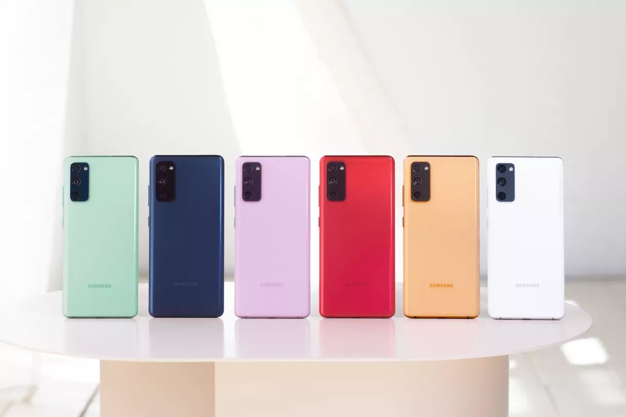 The new member of the Galaxy family arrives with a price $649 price tag with various colors which are blue, white, red, green, orange and purple.