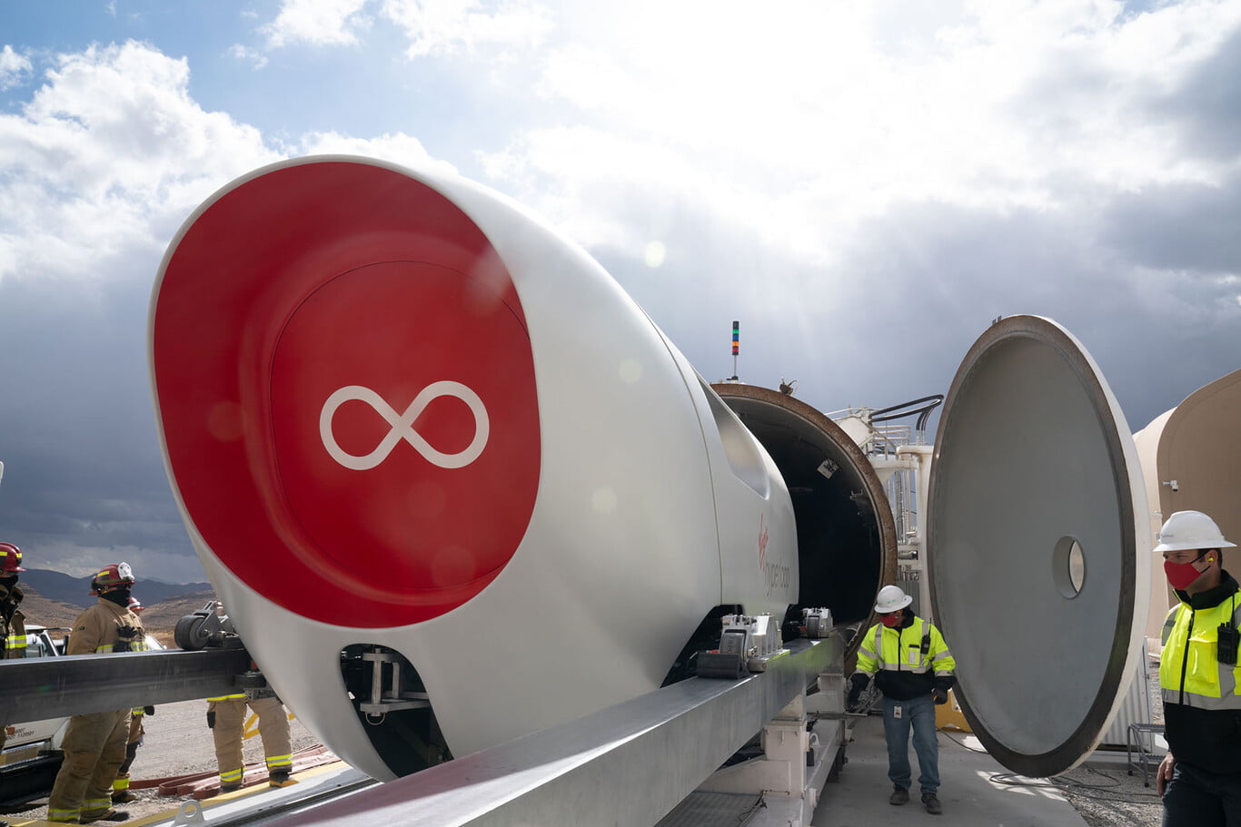 Hyperloop Virgin successfully makes its first passenger trip