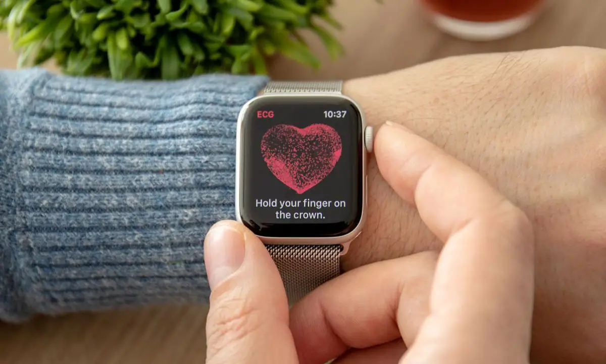 Smartwatch can detect COVID-19 before showing symptoms