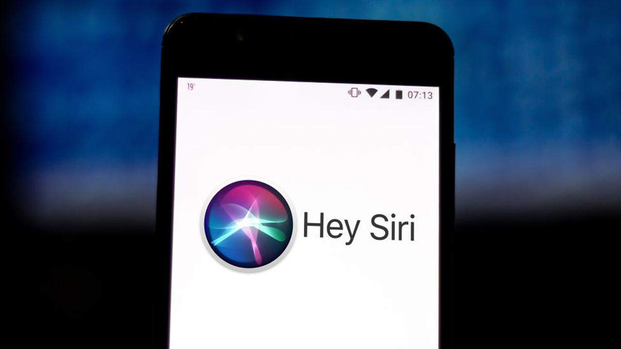 How to make Siri talk when the iPhone is plugged in on iOS 14?