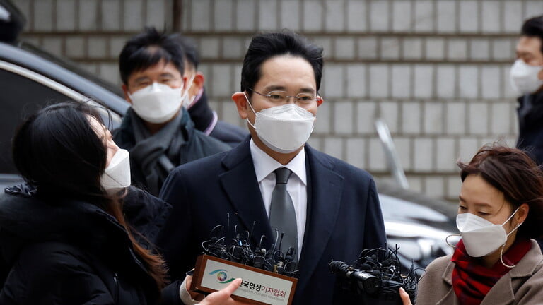 Samsung's vice-chairman sentenced to 2.5 years in prison for bribery
