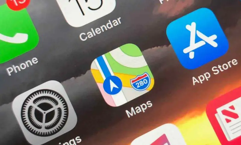 Apple Maps now allows reporting of accidents, hazards, and speed traps