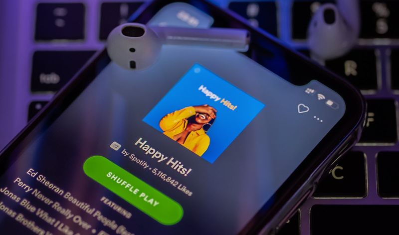 Spotify adds options to share lyrics with friends