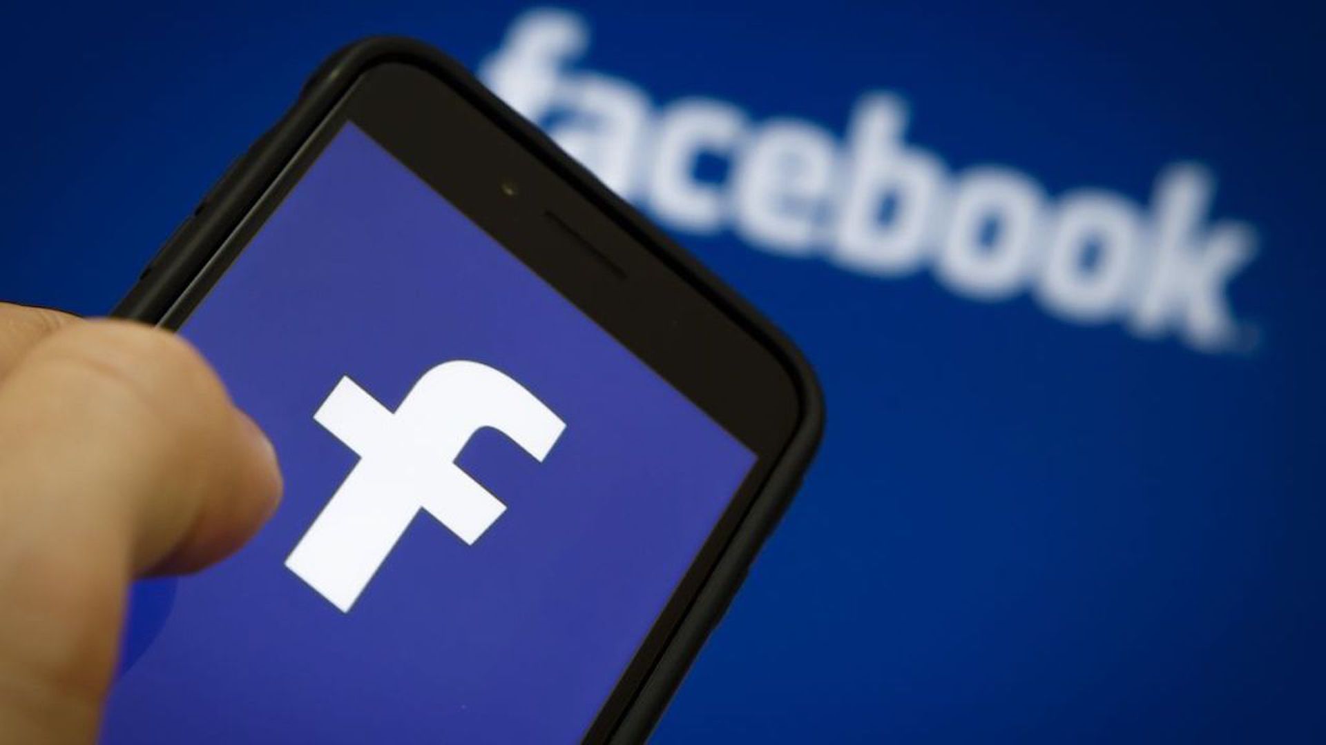 Facebook blocks users in Australia from getting news