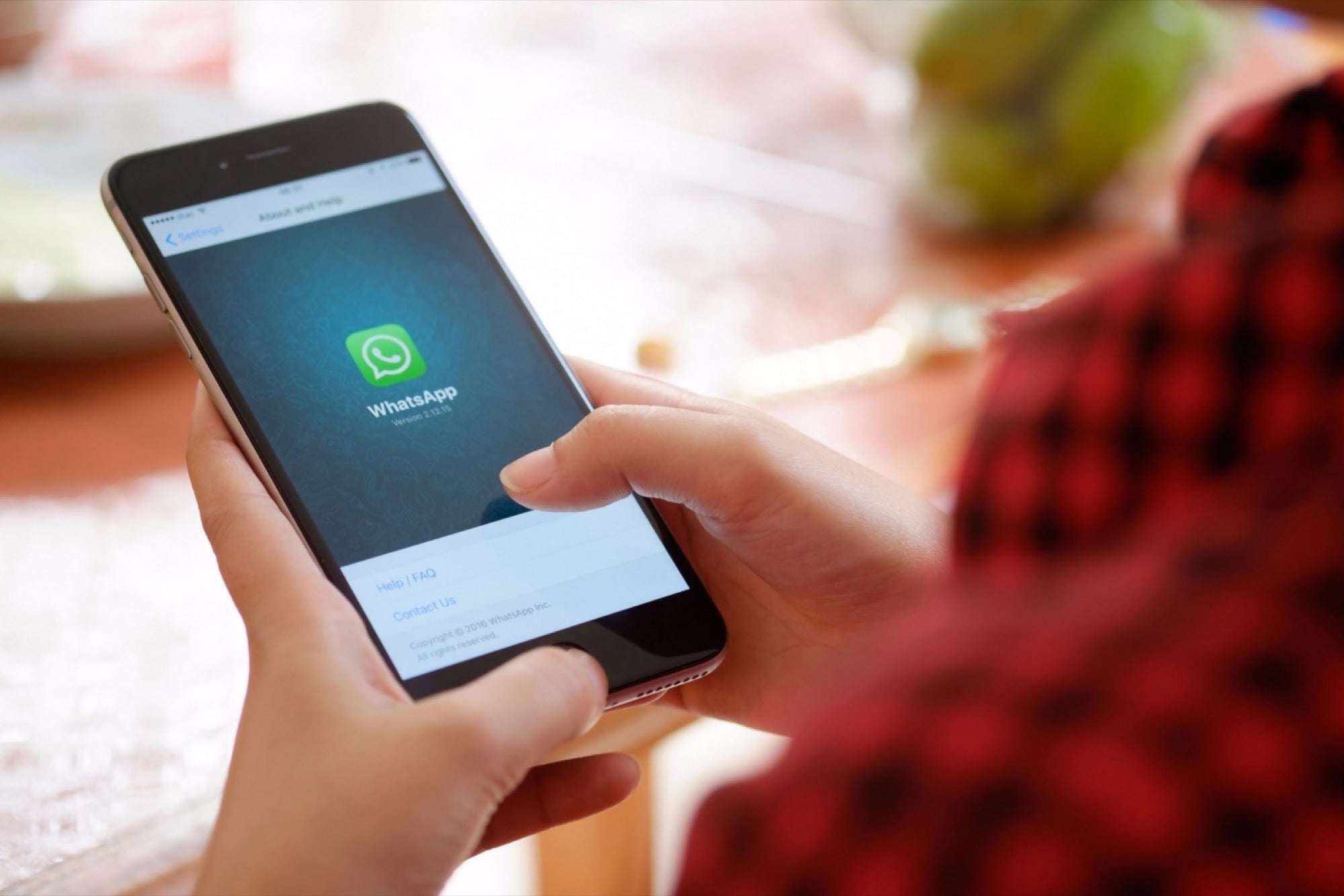 How to create a fake WhatsApp conversation?