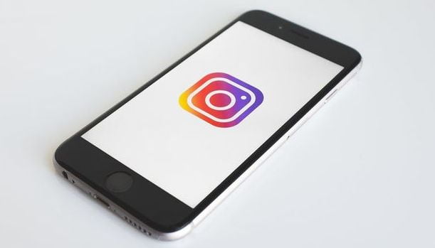 Instagram adds automatic captions to stories