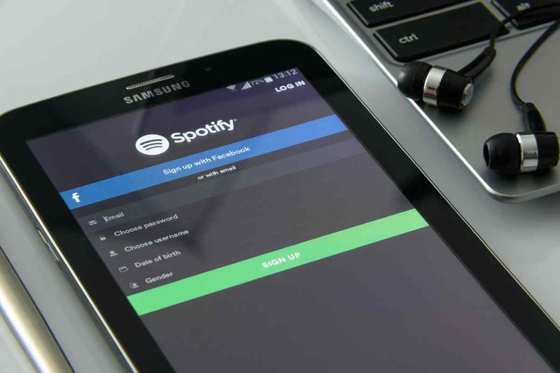 Spotify debuts its virtual assistant in the app for hands-free control