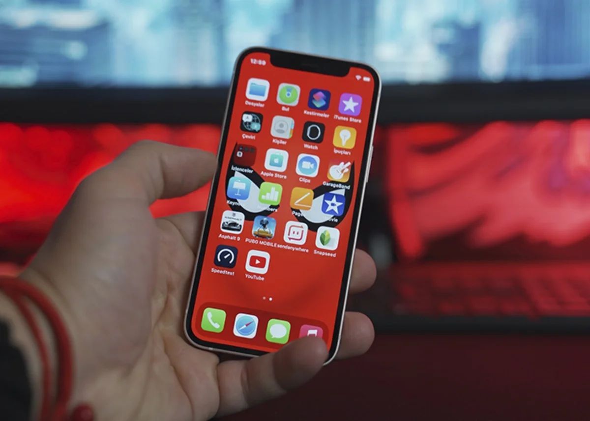 iPhone's notch is not going anywhere until at least 2022