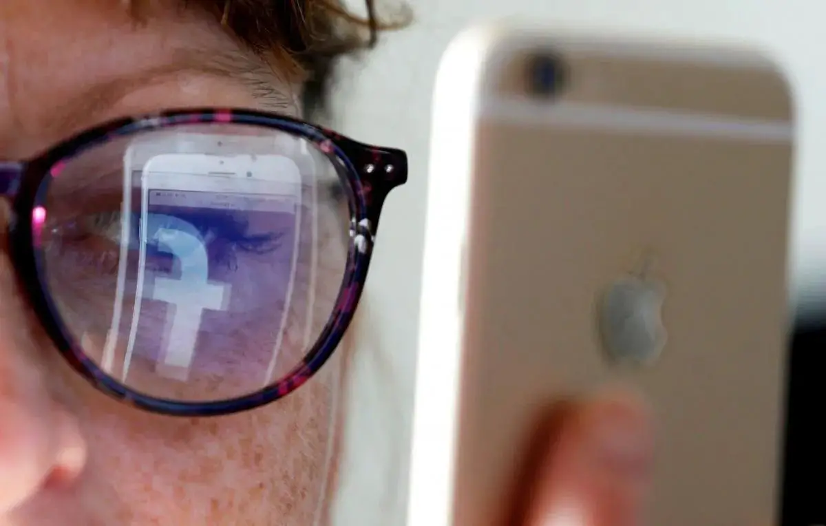 Facebook works on smart glasses in collaboration with Ray-Ban