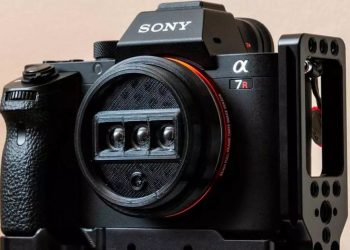 The first 3D lens is compatible with all SLR cameras