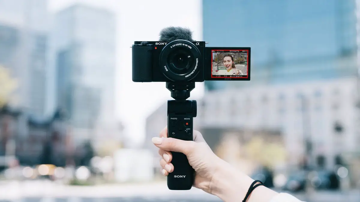 Sony introduces the ZV-E10, its new camera for vlogging is perfect for content creators