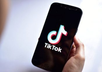 How to know which hashtags and songs are trending every day on TikTok?