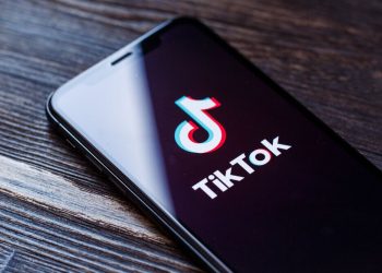 TikTok adds new features: Live broadcast scheduling, moderators, comment filtering, and more