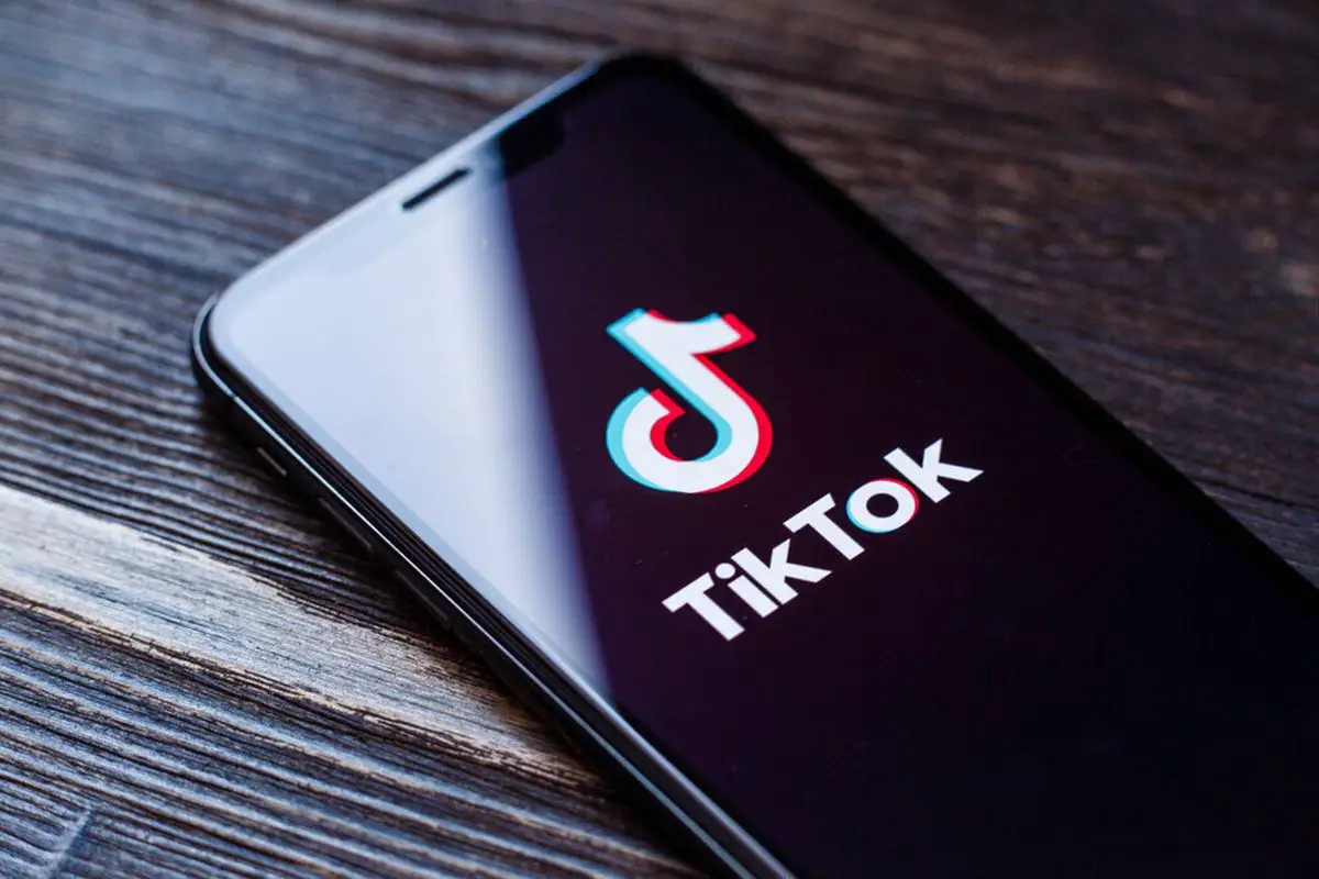 TikTok adds new features: Live broadcast scheduling, moderators, comment filtering, and more