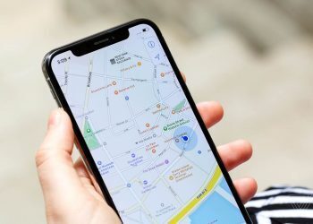 How to track a smartphone with Google Maps?