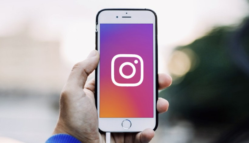 How to center an Instagram bio?