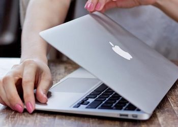 How to combine videos on Mac?
