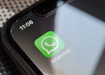 WhatsApp is testing contact-to-contact money transfers and multi-device support