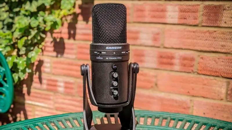 How to fix microphone not working error?
