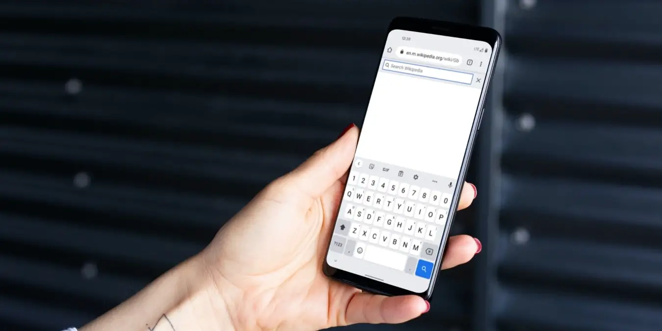 How to save recent screenshots to Gboard clipboard?