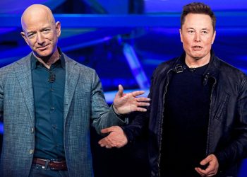 Elon Musk vs Jeff Bezos: SpaceX CEO opened up to journalists: “You cannot sue your way to the Moon.”