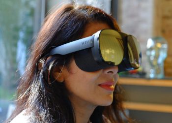 HTC introduces the VIVE Flow VR glasses