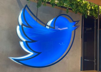 Twitter will enable users to customize the navigation bar