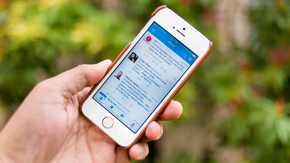 Twitter has a new button for searching through tweets on its iOS version