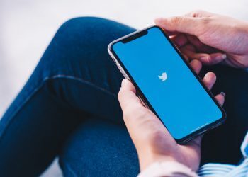 Twitter has a new button for searching through tweets on its iOS version