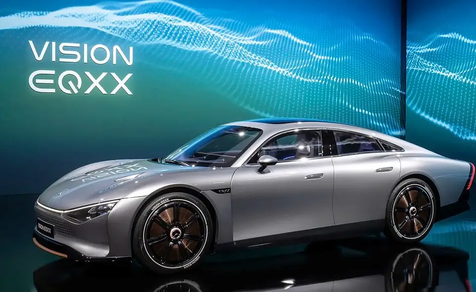Mercedes-Benz présente le concept de voiture électrique Vision EQXX au CES 2022