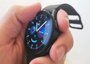 How to change button shortcuts on Galaxy Watch 4?