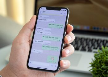How to use two WhatsApp accounts on your iPhone?