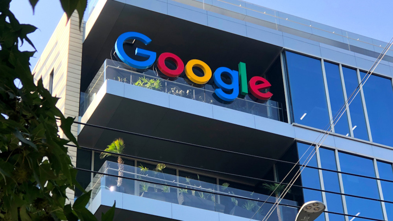 Google’s parent company Alphabet reports $200 billion in annual revenue in 2021