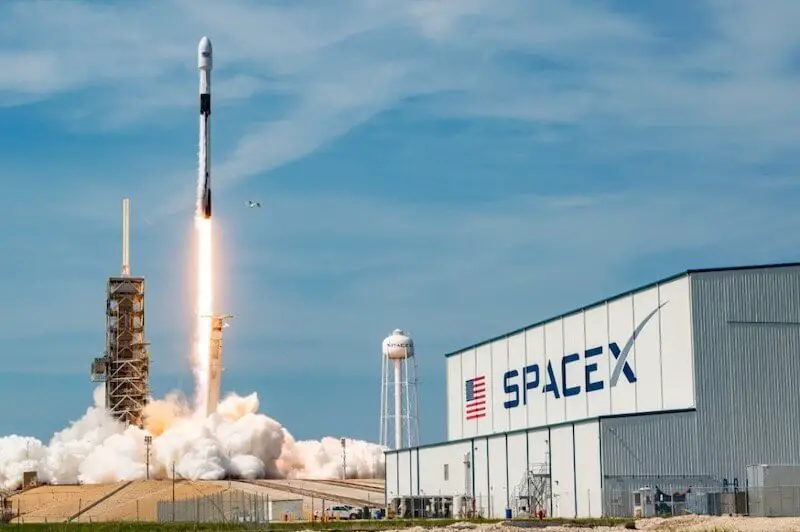 La tempête géomagnétique détruit jusqu'à 40 satellites SpaceX Starlink