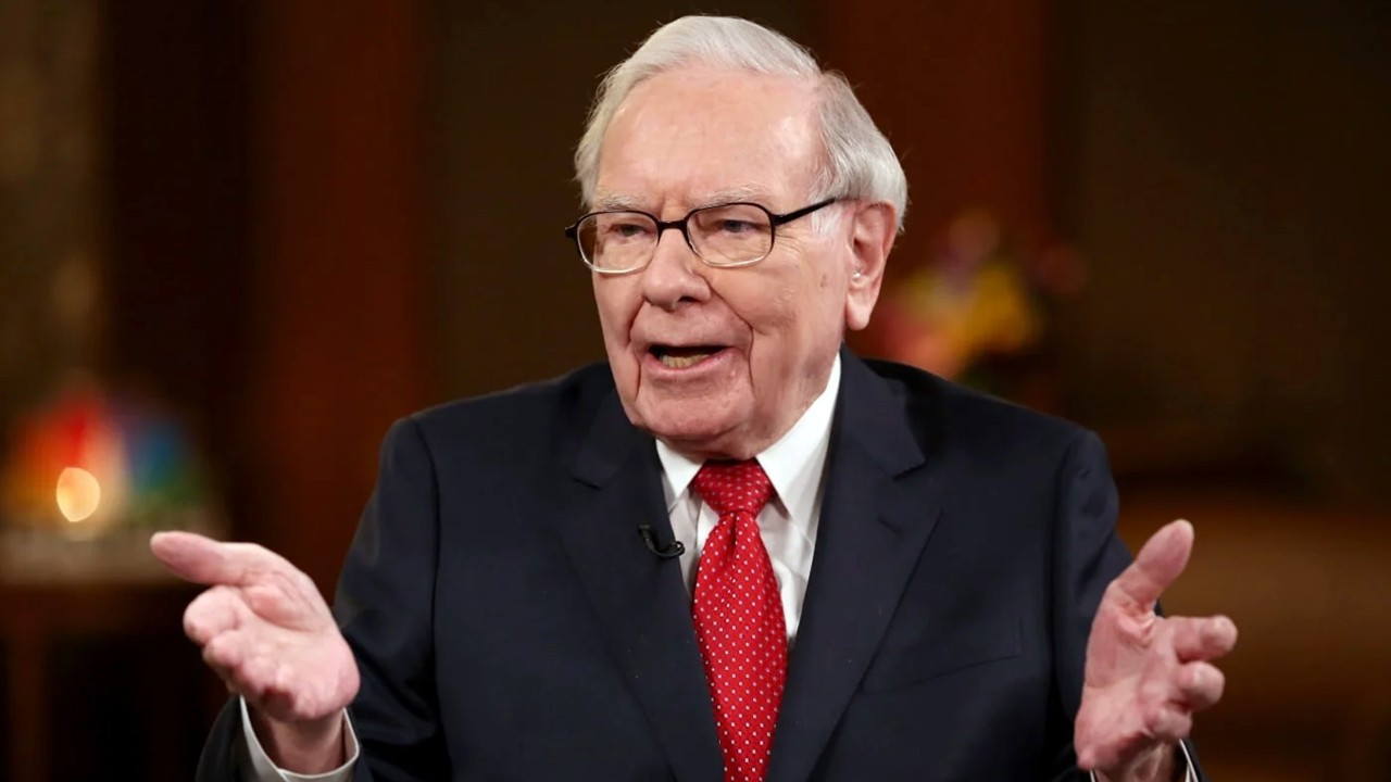 Warren Buffet invests $1 billion in a neobank that is popular among Bitcoin investors