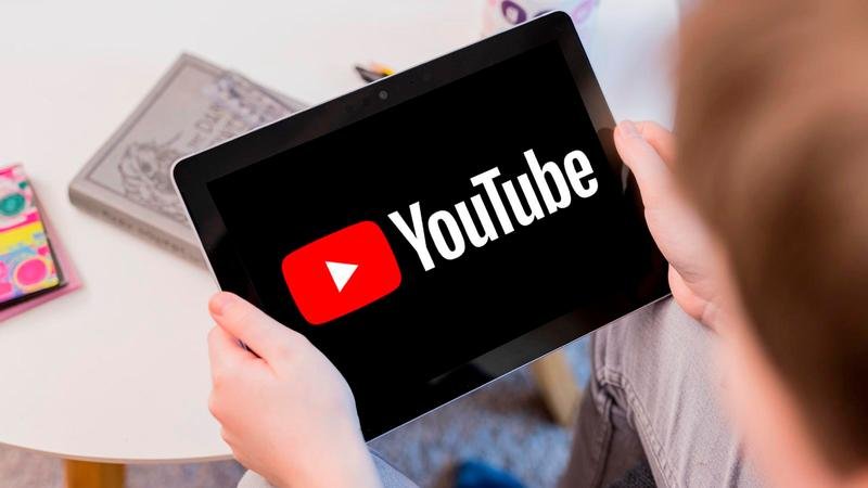 YouTube a gagné 8,6 milliards de dollars grâce aux publicités au quatrième trimestre de 2021, dépassant Netflix