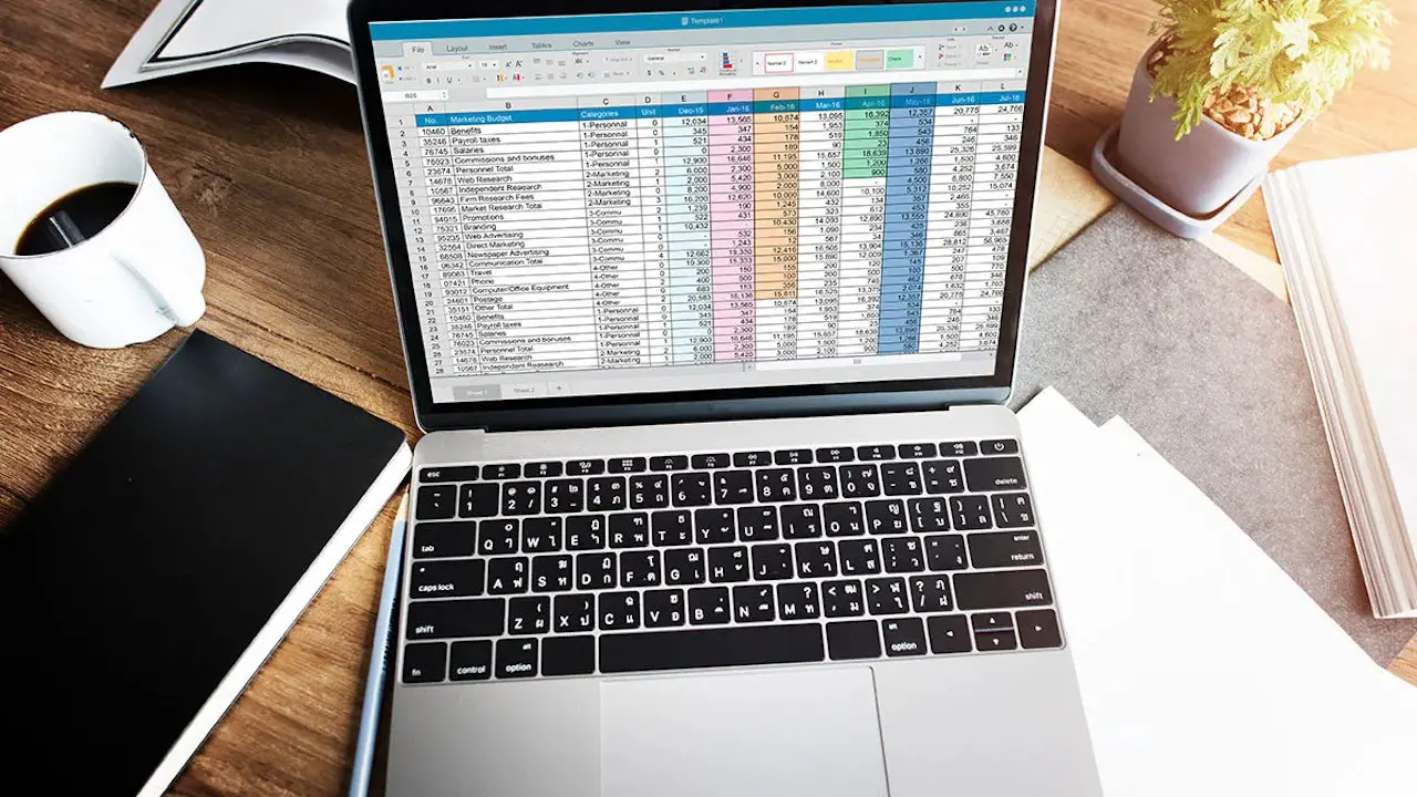 W tym przewodniku wyjaśnimy, czym jest Scroll Lock w programie Excel i jak odblokować Scroll Lock w programie Excel na wszystkich urządzeniach, w tym na komputerach stacjonarnych, laptopach i komputerach Mac.