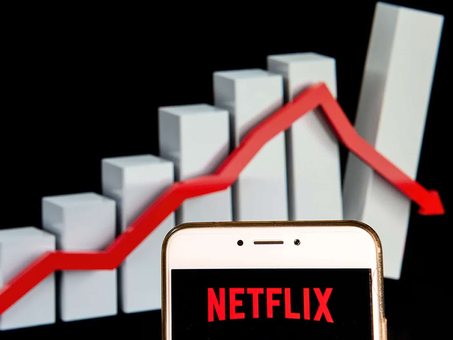 Why Netflix lost subscribers for the first time in a decade?