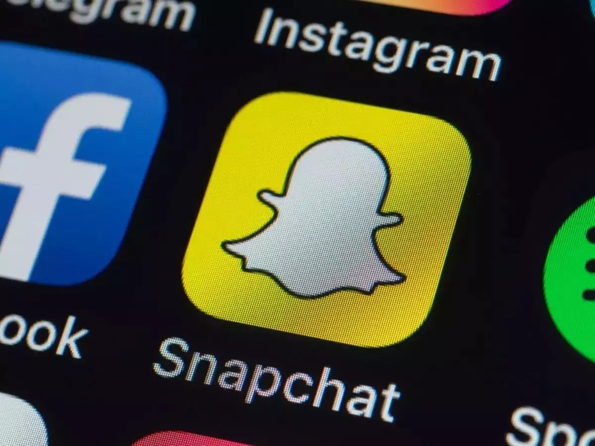 Dans cet article, nous allons expliquer comment ajouter une annonce eBay sur Snapchat, afin que vous puissiez partager vos annonces avec vos connexions Snapchat.