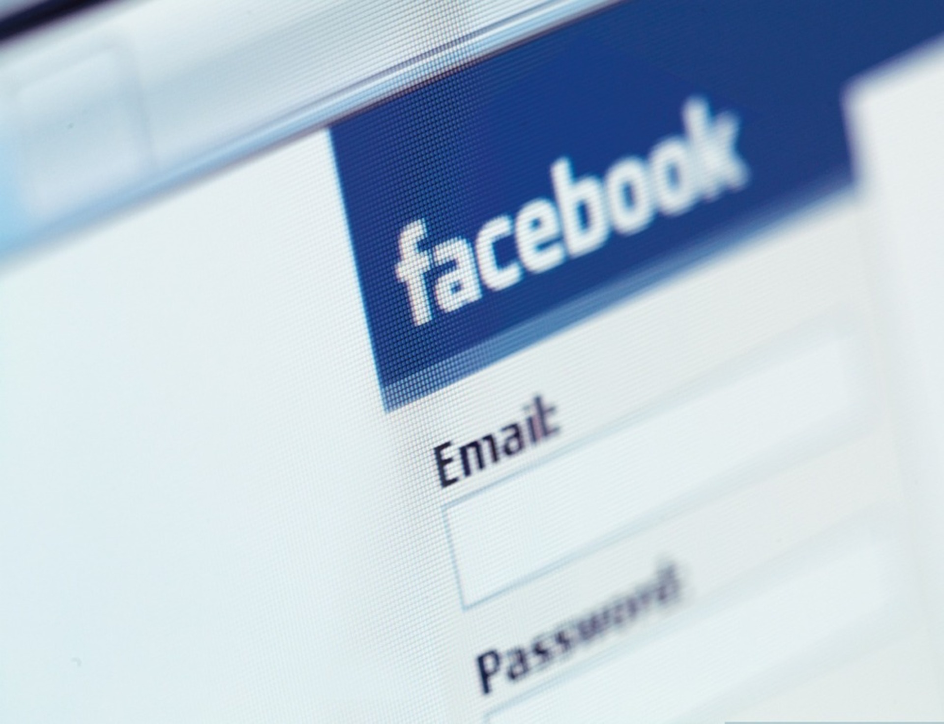 Como encontrar o e-mail de alguém no Facebook?