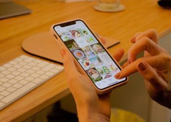 These days, social networking sites include a function that displays when someone last logged on, which can be either useful or problematic and depending on your situation you may not want this, and want to learn how to hide last seen on Instagram.