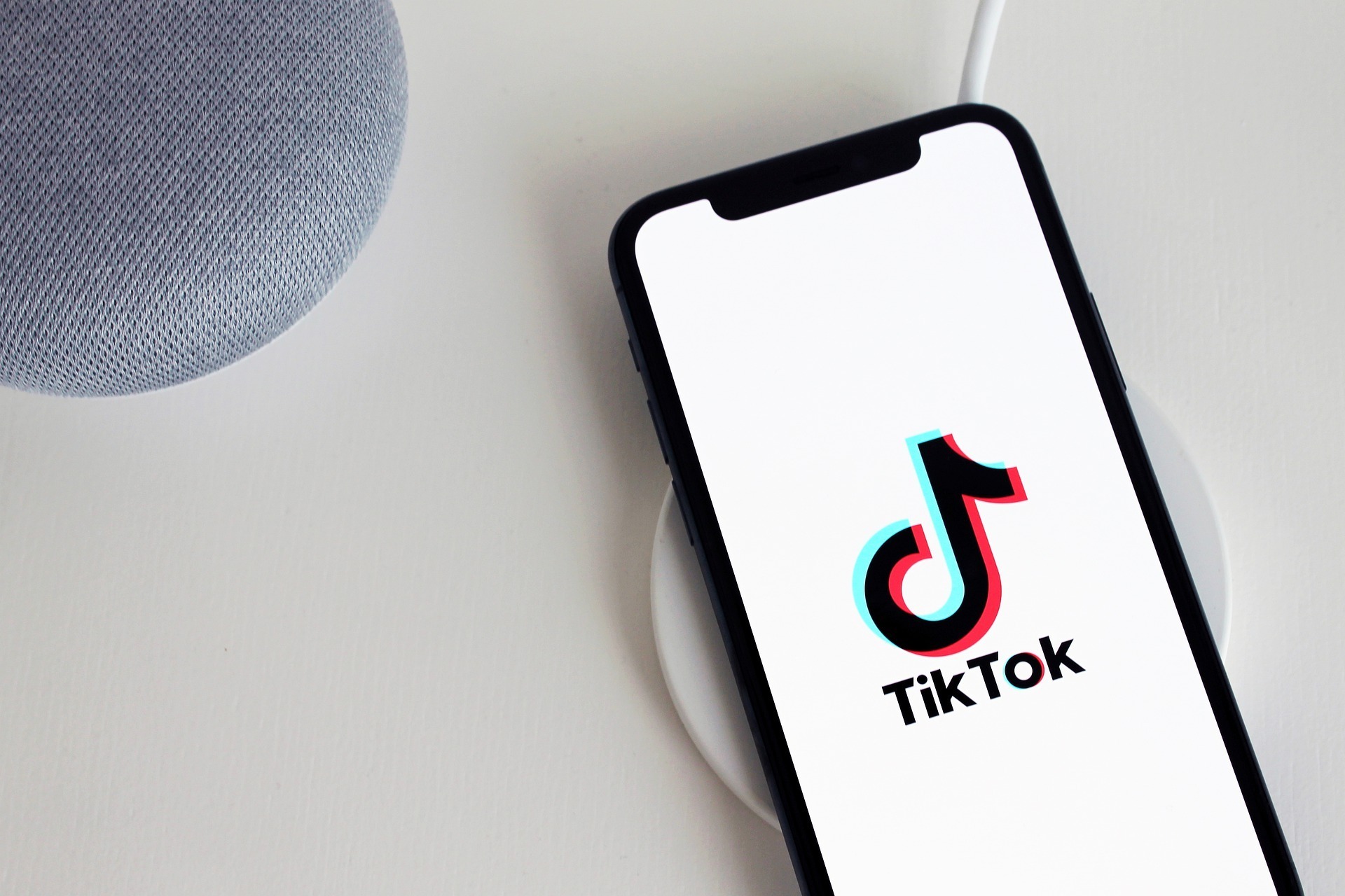 How to use the TikTok sad face filter?