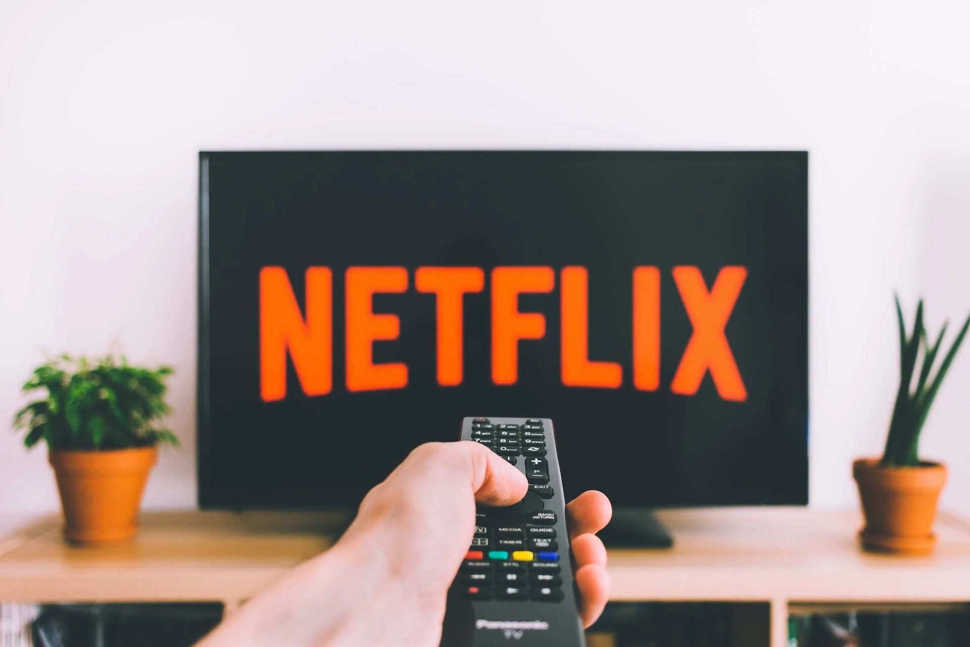 La plate-forme de streaming populaire Netflix ajoutera bientôt des flux en direct à son service.  Netflix pourrait bientôt être une plate-forme clé pour les artistes debout et autres émissions en direct