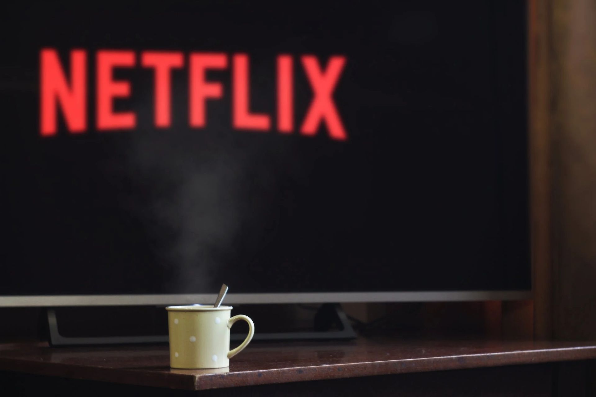 La plate-forme de streaming populaire Netflix ajoutera bientôt des flux en direct à son service.  Netflix pourrait bientôt être une plate-forme clé pour les artistes debout et autres émissions en direct