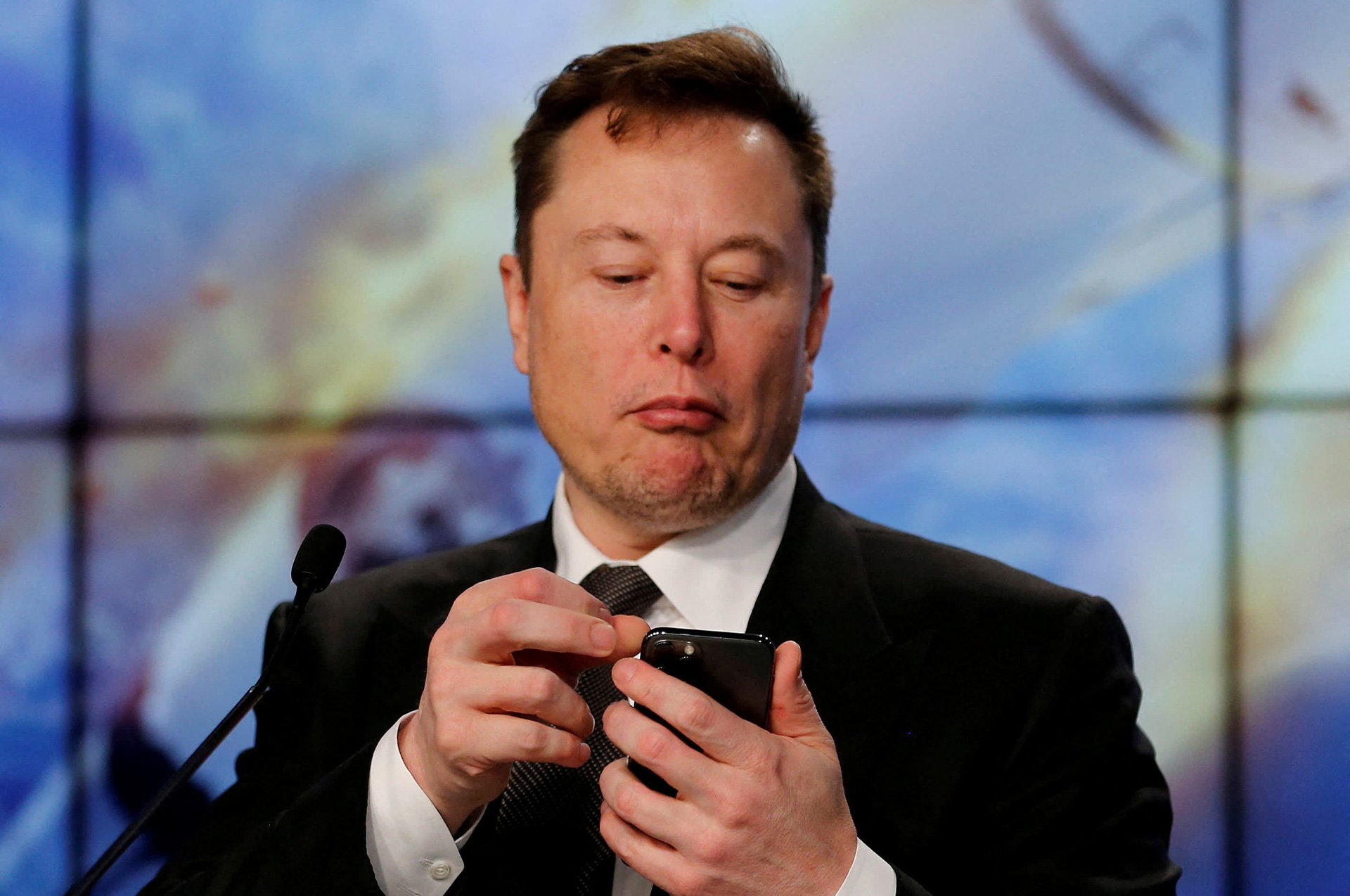 Elon Musk loses 100 billion