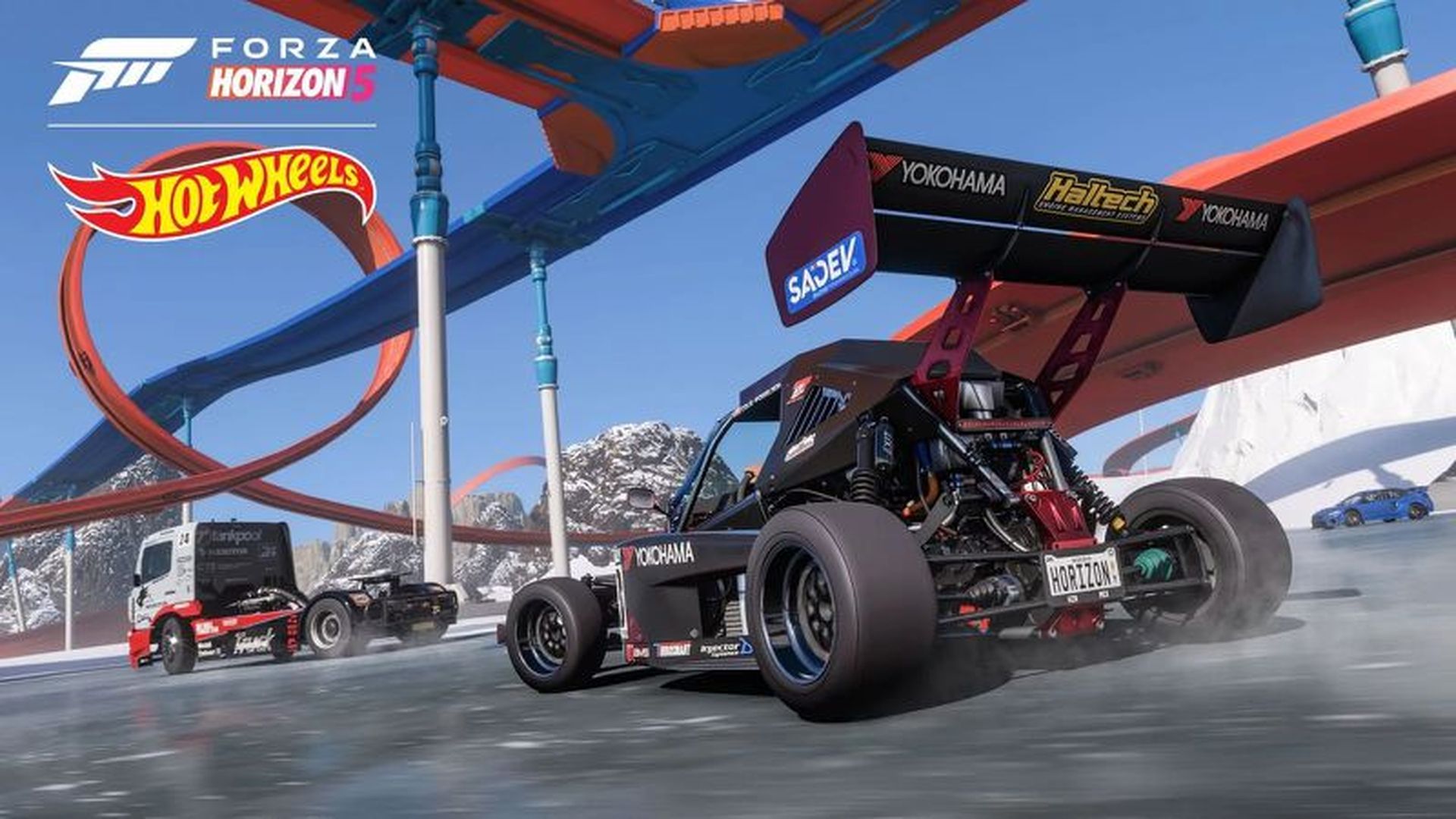 Уважаемые дамы и господа! Вышло дополнение Forza Horizon 5 Hot Wheels, в котором есть новый гоночный центр и набор инструментов для построения игровой трассы, а также множество литых под давлением артефактов и пластиковая инфраструктура трасс.