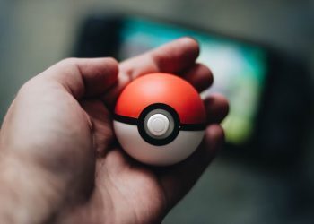 How is a game like Pokemon Go an example of augmented reality?
