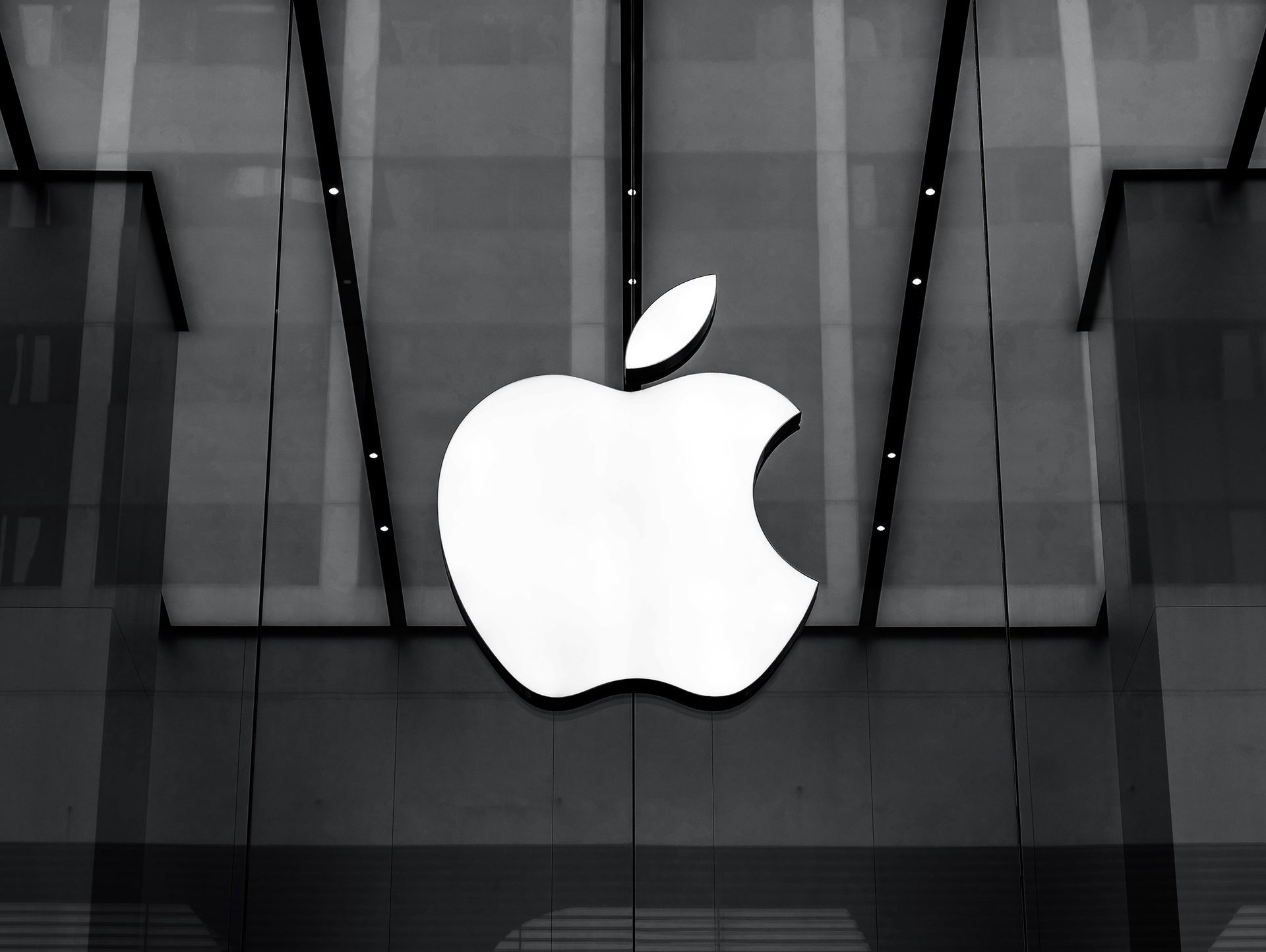 Apple может добавить больше рекламы в приложения для iPhone
