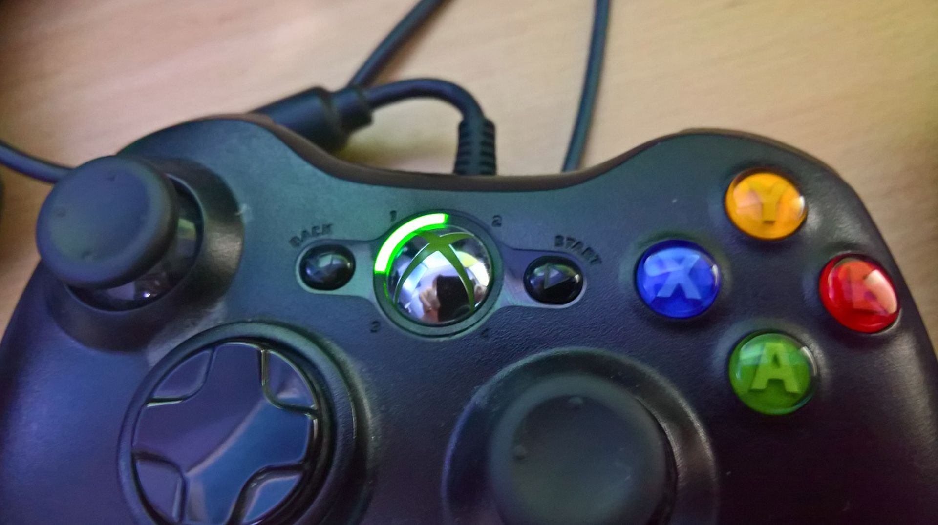 How to connect Xbox 360 controller to PC?