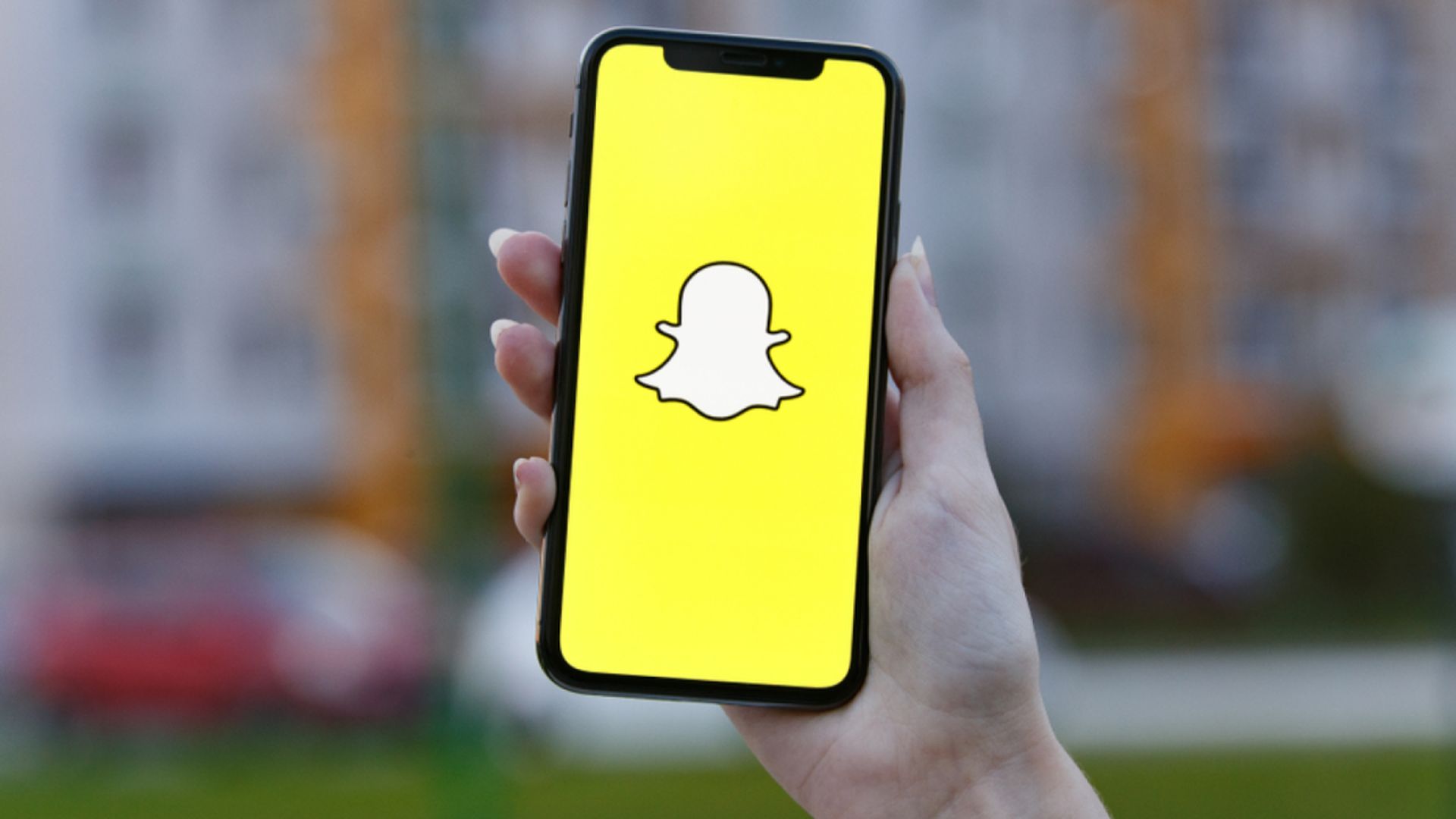 In this article, we are going to be covering how to use Snapchat dual camera feature, so you can try out this new and fun way to take Snaps.